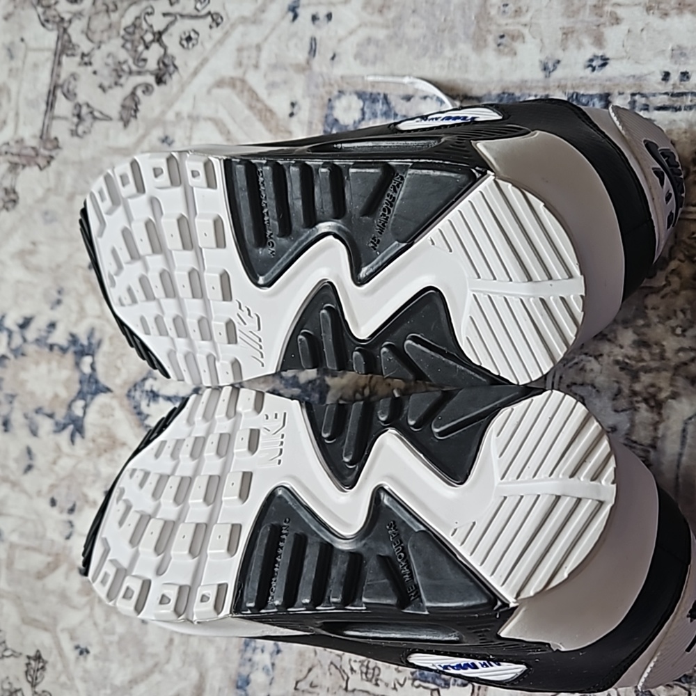 Nike Kids' Grade School Air Max 90 Shoes - Picture 5 of 5
